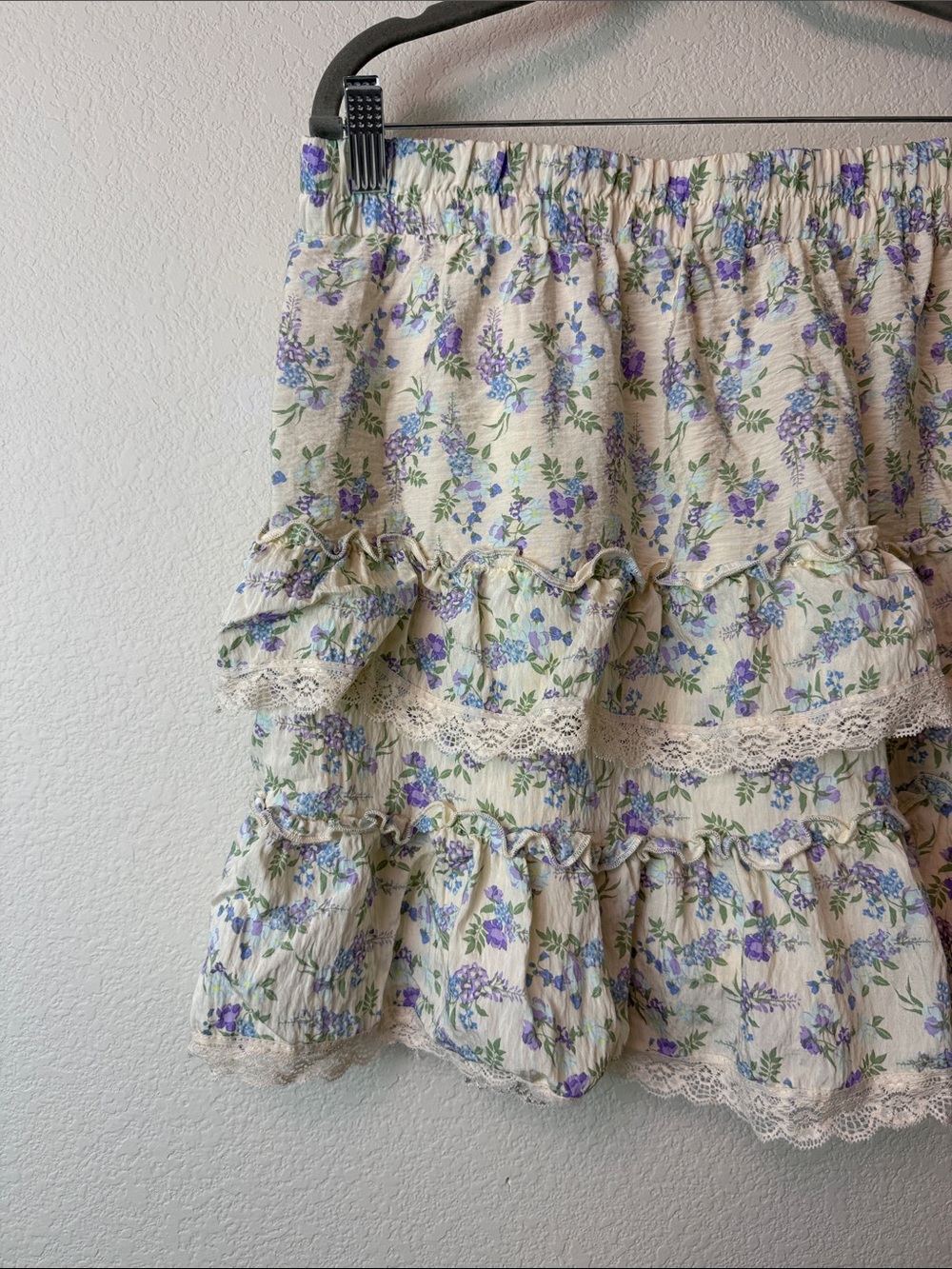 Bridgerton Floral Tiered Ruffle Skirt in Cream‎ and Lavender Size Large - Picture 2 of 9